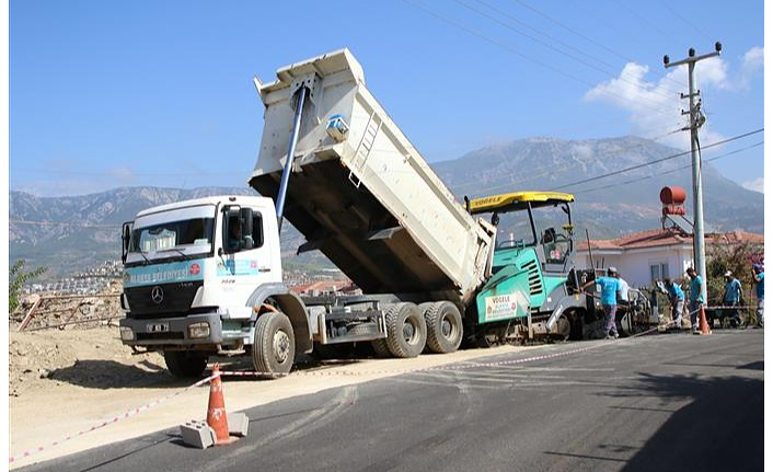 Kargıcak Akdeniz caddes sıcak asfaltla buluşuyor