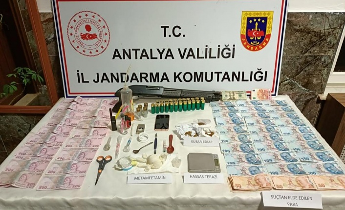 Motosikletle uyuşturucu madde dağıtan şüpheliler yakalandı