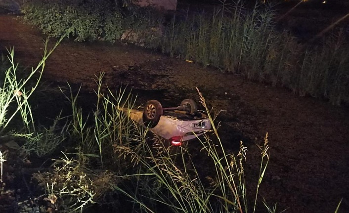 Otomobil su kanalına devrildi: 1 ölü