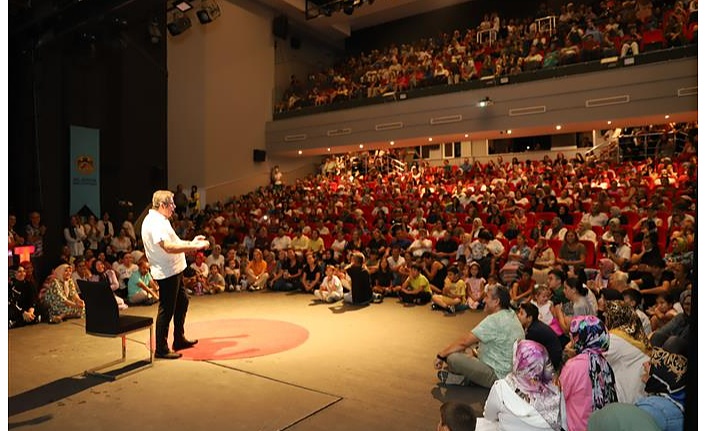 4. Alanya Kitap Fuarı’nın konuğu Alişan Kapaklıkaya oldu