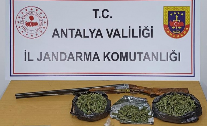 jandarma ekiplerinin operasyonda yarım kilo uyuşturucu ele geçirildi !