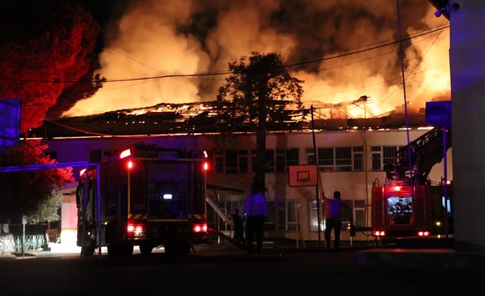 Alanya Ticaret Lisesi alev alev yandı !