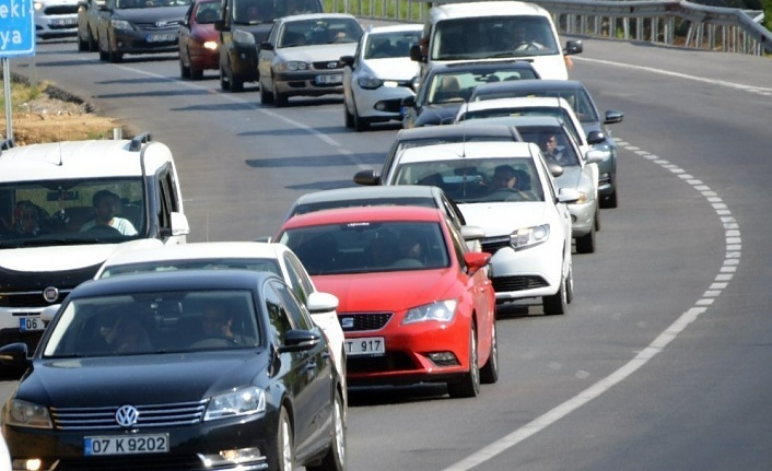 Antalya'da trafiğe kayıtlı kara motorlu taşıt sayısı 1 milyon 289bin 312 oldu