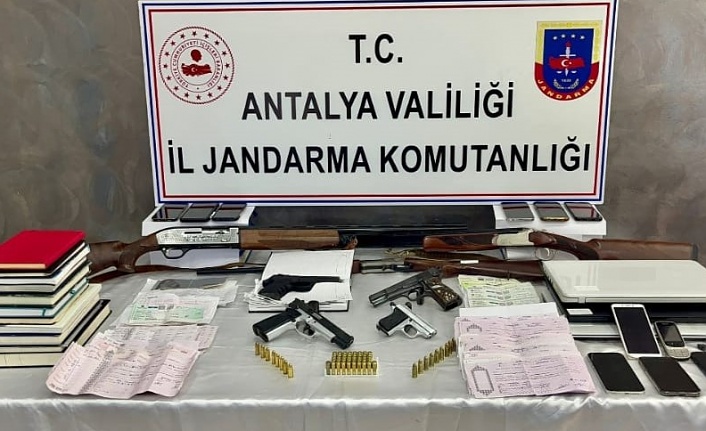 Antalya tefecilik yağma ve silahla tehdit operasyonunda 12 şüpheli yakalandı  !