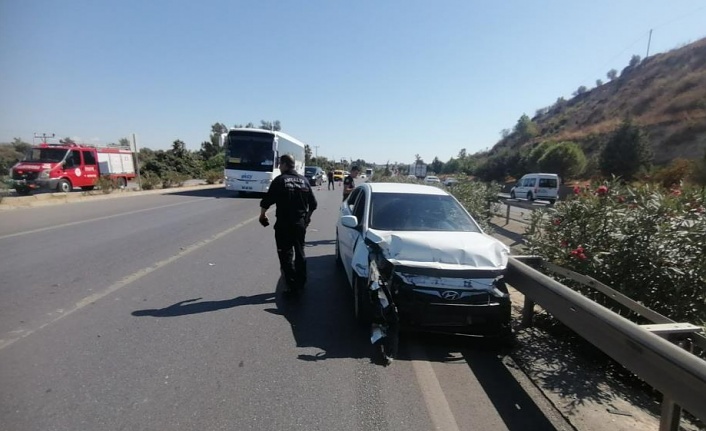 Kontrolden çıkan otomobil bariyere çarparak durabildi