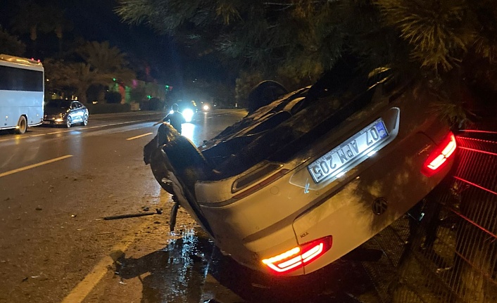 Alanya'da direksiyon hakimiyetini kaybeden araç takla attı!