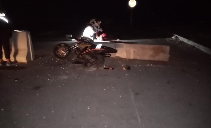 Motosikletiyle bariyerlere çarpan Rus hayatını kaybetti!