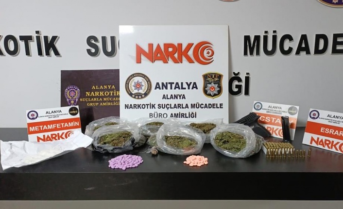 Alanya’da Araçtan Çıkanlar Şok Etti!