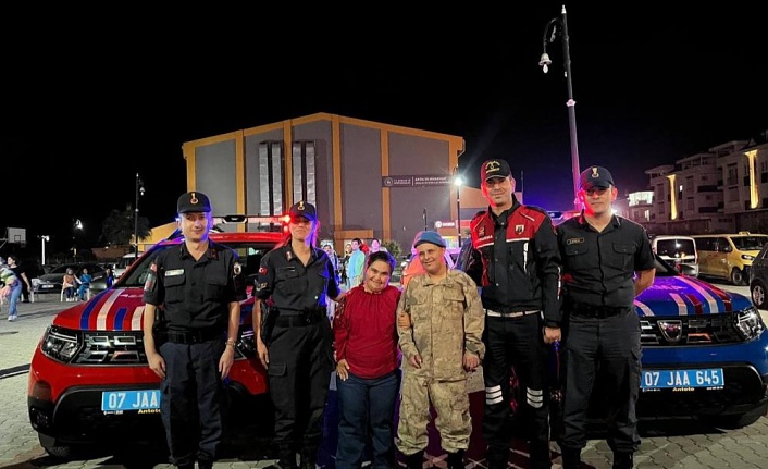Down sendromlu Niyazi’ye davullu-zurnalı asker eğlencesi