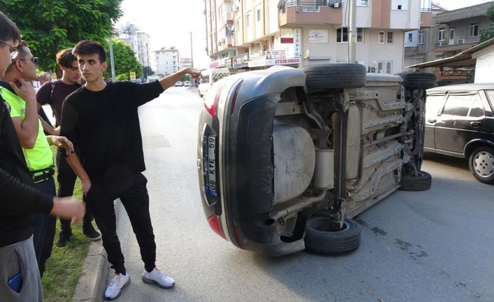 Park halindeki araca çarpan otomobil takla attı!