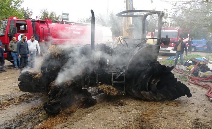 Manavgat'ta çıkan yangında hiç kullanılmayan traktör küle döndü!