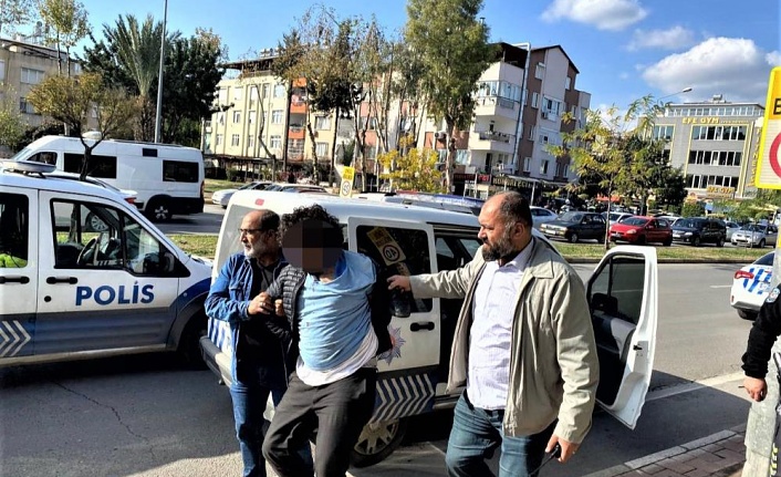 Motosikletli kurye dehşeti: Kapı anahtarı ile 3 polisi yaraladı!