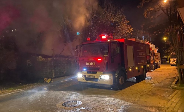 Müstakil evde çıkan yangın, mahalleliyi sokağa döktü!