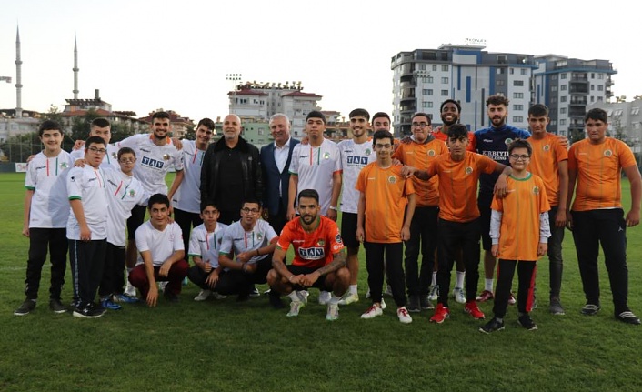 Özel öğrenciler Alanyaspor ile özel maçta buluştu