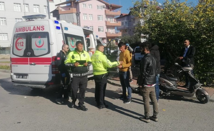 Kaza yapan motosiklet sürücüsü kaskı sayesinde ölümden döndü!