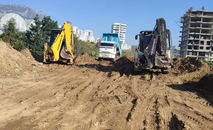 ALANYA BELEDİYESİ’NDEN KIRSAL YOLLARINDA YOĞUN MESAİ