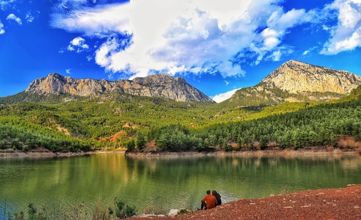 Antalya'da zirvede kar, aşağıda bahar