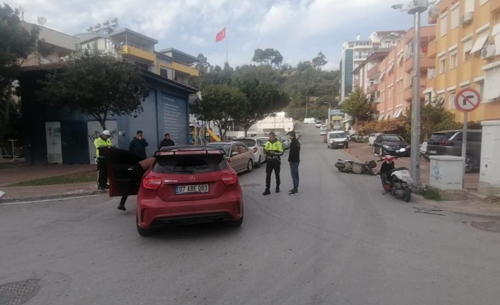 Arka arkaya yaşanan kazalarda motokuryeler kask sayesinde ölümden döndü!