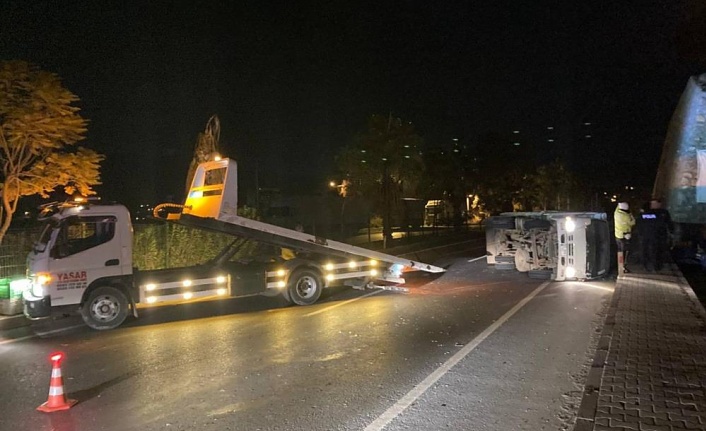 Devrilen kamyonetten kaçarken yüksekten düşüp yaralandı!