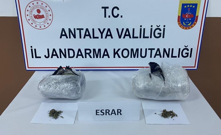 Otobüsteki yolcunun çantasından 3 kilogram 600 gram esrar çıktı!