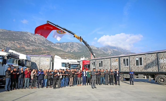 ALANYA BELEDİYESİ’NDEN DEPREM BÖLGESİNE KONTEYNER DESTEĞİ