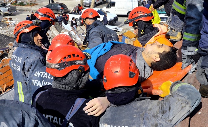 Antalya Büyükşehir Belediyesi İtfaiyesi, deprem bölgesinde 79 kişiyi kurtardı