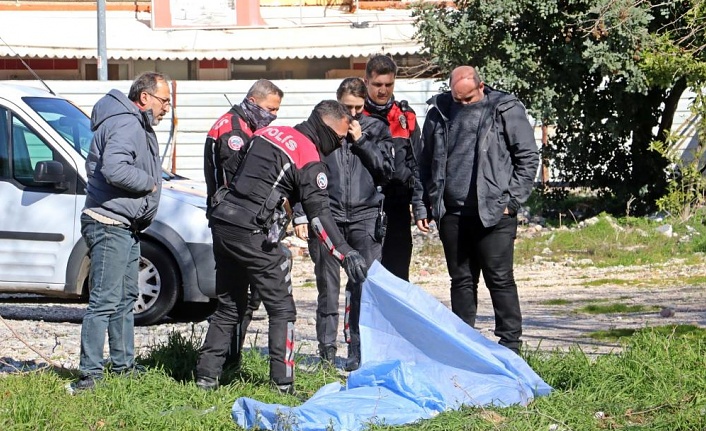 Antalya'da boş arazide erkek cesedi bulundu!