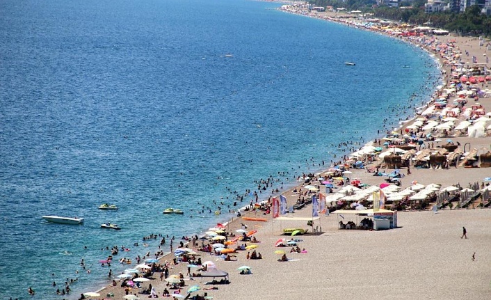 Antalya'dan 2023'e rekor giriş: Turist sayısında geçen yıla yüzde 62,8 fark