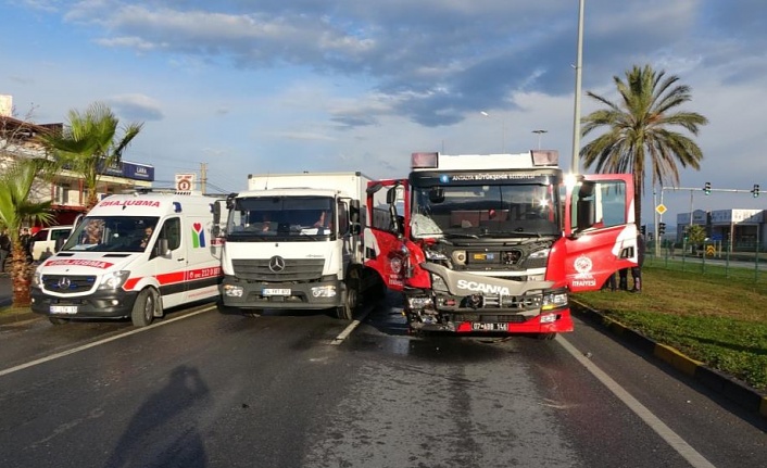 Depremzedelere yardıma giden itfaiye aracı, Manavgat'ta kaza yaptı: 1 ölü, 3 yaralı!