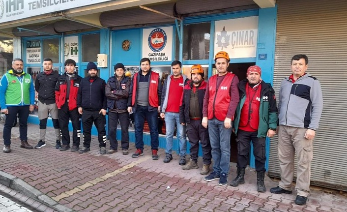 Gazipaşa'dan gönüllü ekip Hatay’a gitti