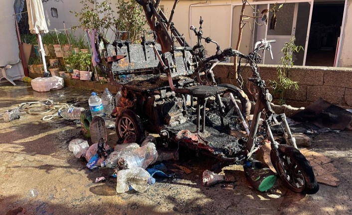 Gazipaşa’da yanan elektrikli motosikletler küle döndü!