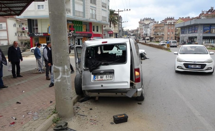 Hafif ticari araç ile otomobil çarpıştı: 1 yaralı!