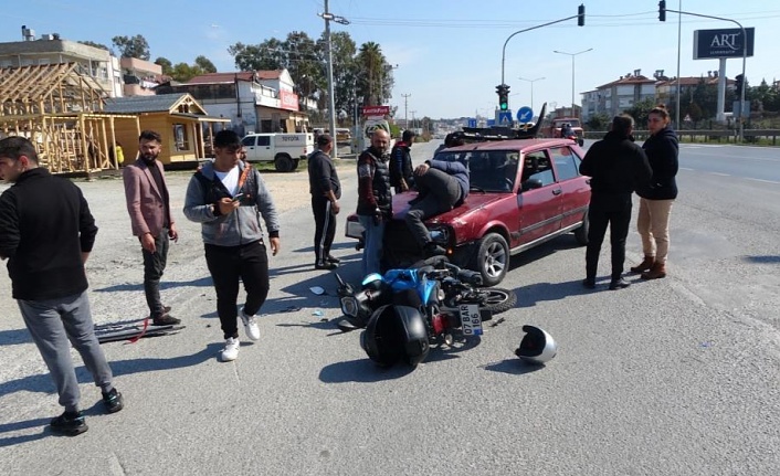 Kazada otomobil üzerine düşen yaralının hali görenleri hayrete düşürdü!