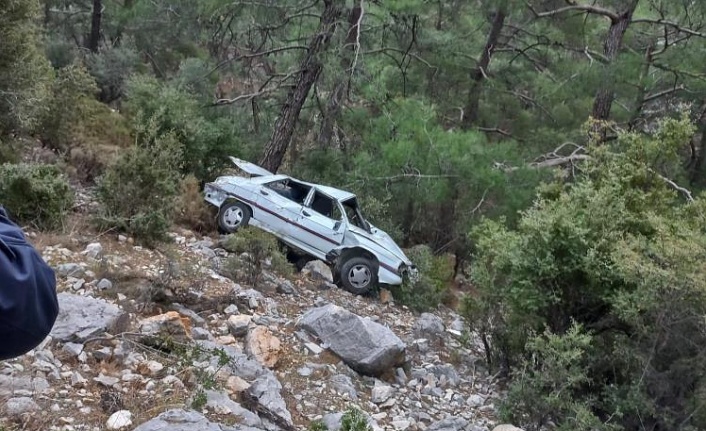 Virajı alamayan otomobil şarampole uçtu: 1 ölü, 1 yaralı!