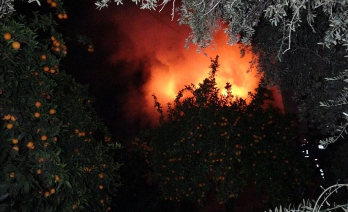 Yaşlı çift yangından komşuları sayesinde kurtuldu!