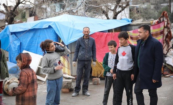 BAŞKAN YÜCEL’İN DEPREM BÖLGESİNDE ZİYARETLERİ SÜRÜYOR