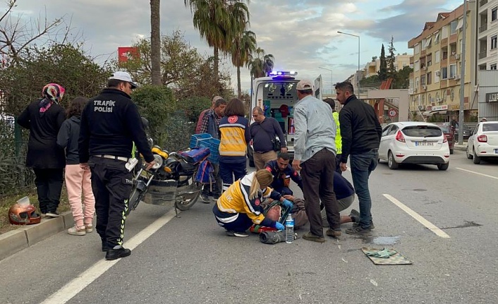 Otomobille çarpışan motosiklet sürücüsü yaralandı!