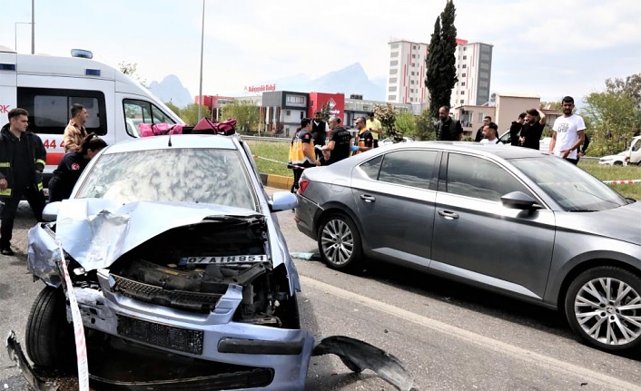 4 aracın karıştığı, 7 kişinin yaralandığı kazada can pazarı yaşandı !