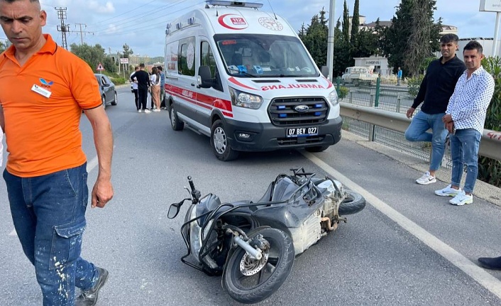 Alanya'da çarptığı motosiklet sürücüsünü yaralayıp, olay yerinden kaçtı !