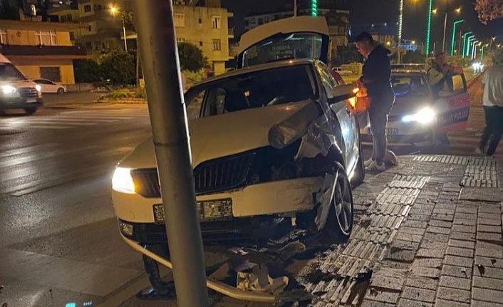 Hastane dönüşü kaza yapan polis, hayatını kaybetti