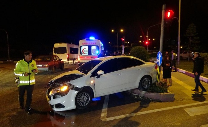 Kırmızı ışık ihlali kazaya neden oldu: 3 yaralı