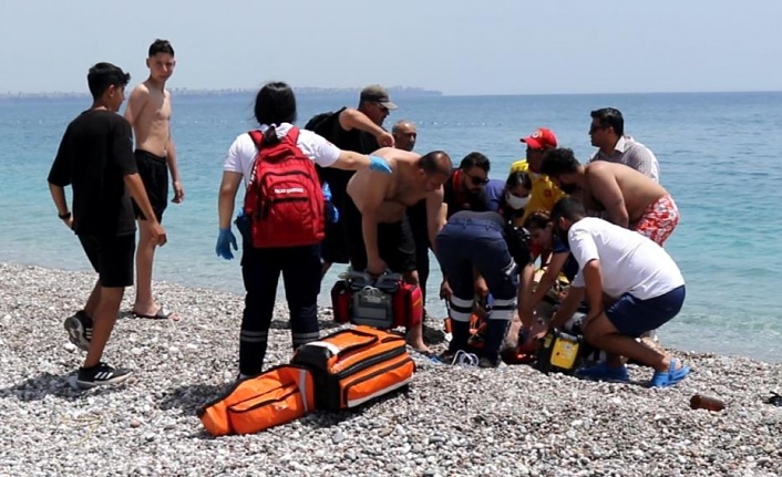 Boğulma tehlikesi geçiren yaşlı adam kalp masajıyla hayata tutundu