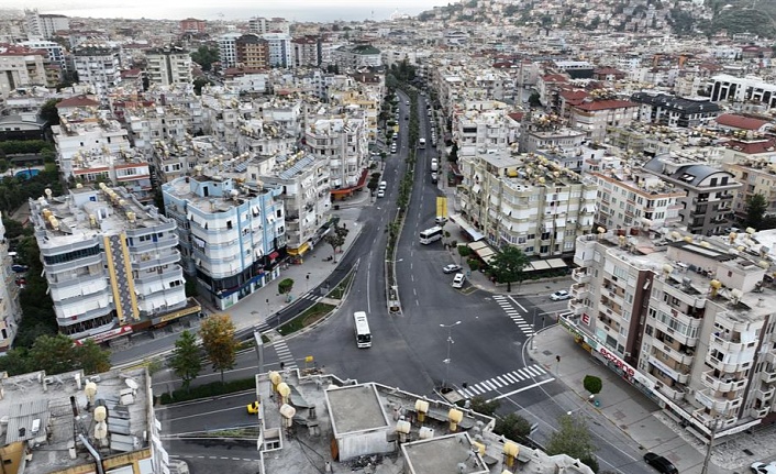 HAL KAVŞAĞI VE YUNUS EMRE CADDESİ SİL BAŞTAN YENİLENDİ