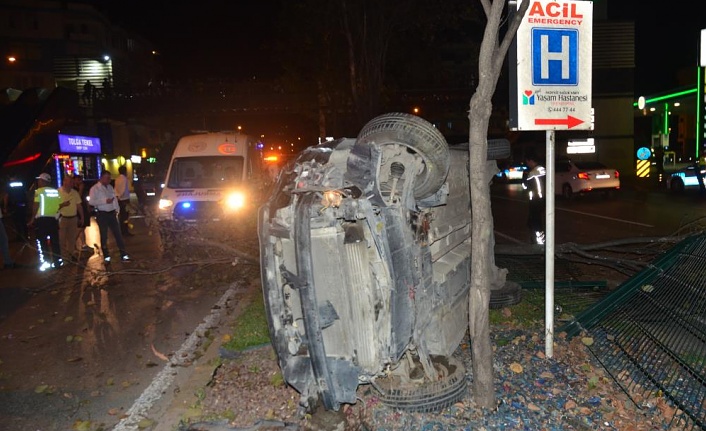 Refüje çıkan otomobil takla attı: 3 yaralı