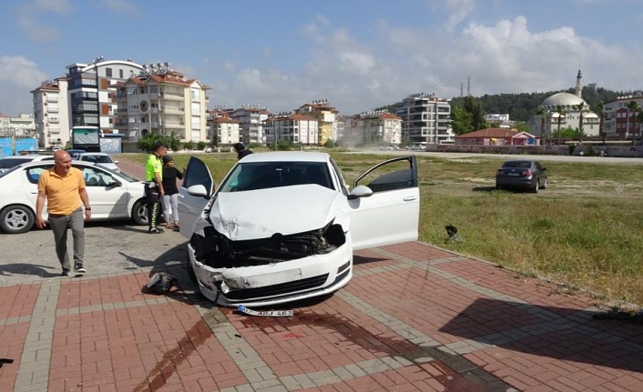 Test etmek istediği aracı hurdaya çevirdi, kavgayı polisler ayırdı