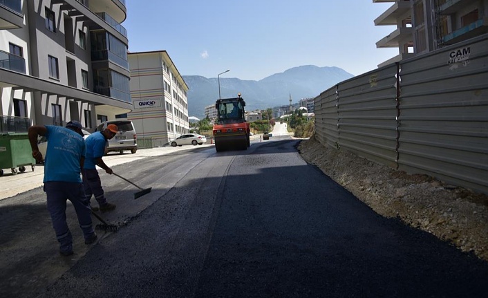 Alanya Belediyesi'nin asfalt çalışmaları devam ediyor