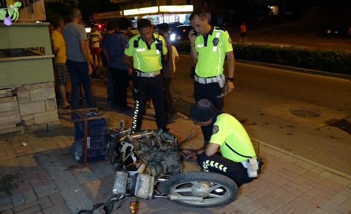 Ehliyetsiz sürücülerin kullandığı motosiklet çarpıştı: 3 yaralı