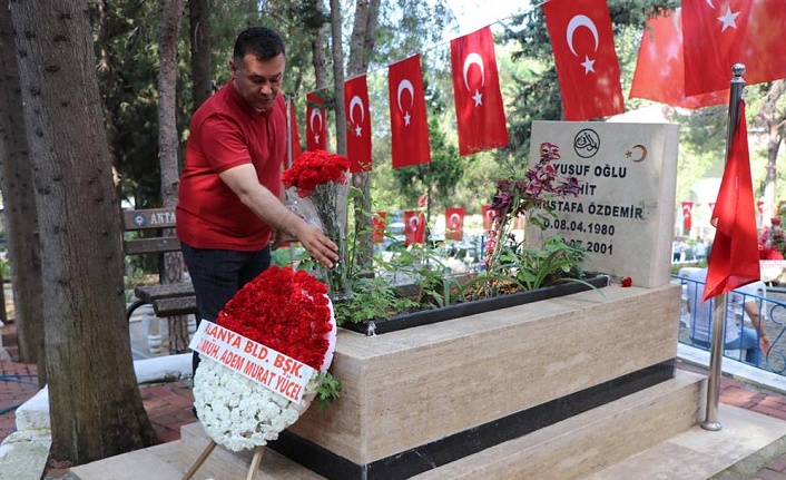 KURBAN BAYRAMI ÖNCESİ ŞEHİTLERİN VE KİMSİZLERİN KABİRLERİNE ZİYARET