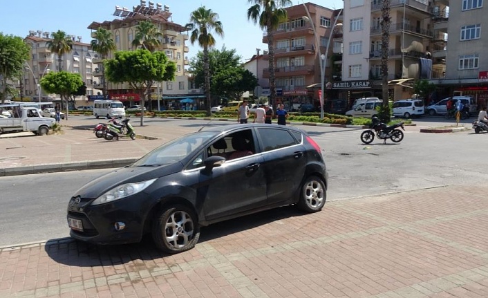 1 saat arayla meydan gelen kazalarda motosiklet sürücüleri yaralandı