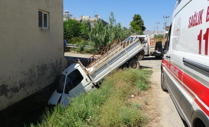 Kanala uçan kamyonete yaşlı kadından acılı tepki